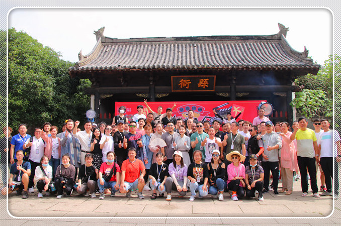 古裝喜劇《極品女縣令》2020年8月6日上午在浙江象山影視城基地隆重開(kāi)機(jī)